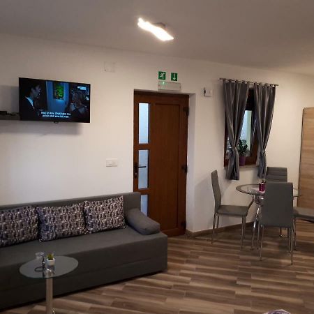 Apartment Dujica Сен Екстериор снимка
